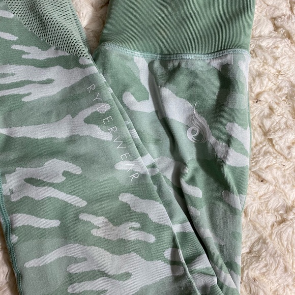 Green camo seamless leggings - Picture 8 of 11